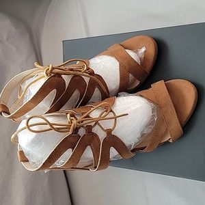 NEW Woman's Soho brown faux suede lacy 4" inch heels